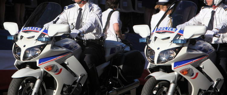 Policiers à moto