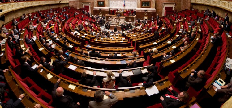 Les Français satisfaits que le projet de loi immigration ait été voté
