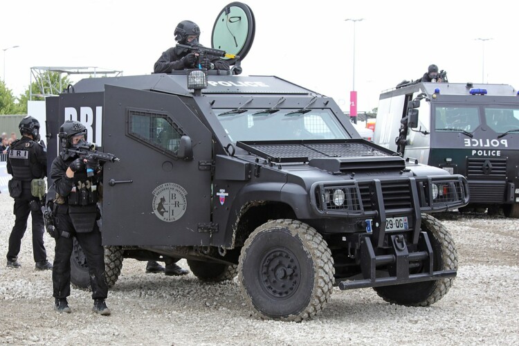 Les Français favorables à des mesures plus fermes pour faire face à la menace terroriste
